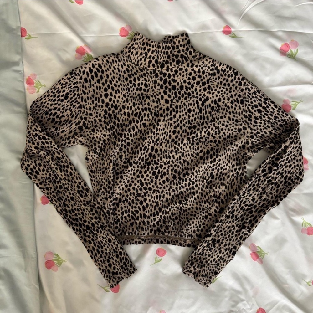 Brandy Melville Leopard Print Long Sleeve Mock Turtleneck Top